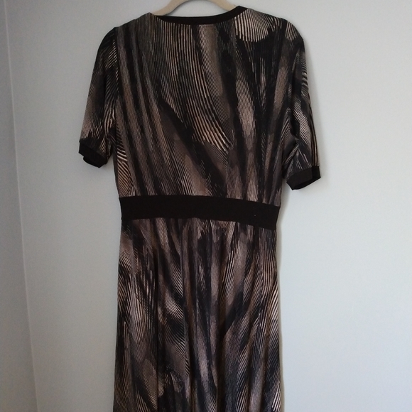 Stripes Easy Midi Dress by Mandala Size Large Stretchy Waistband Queen Anne Neck - Picture 2 of 4